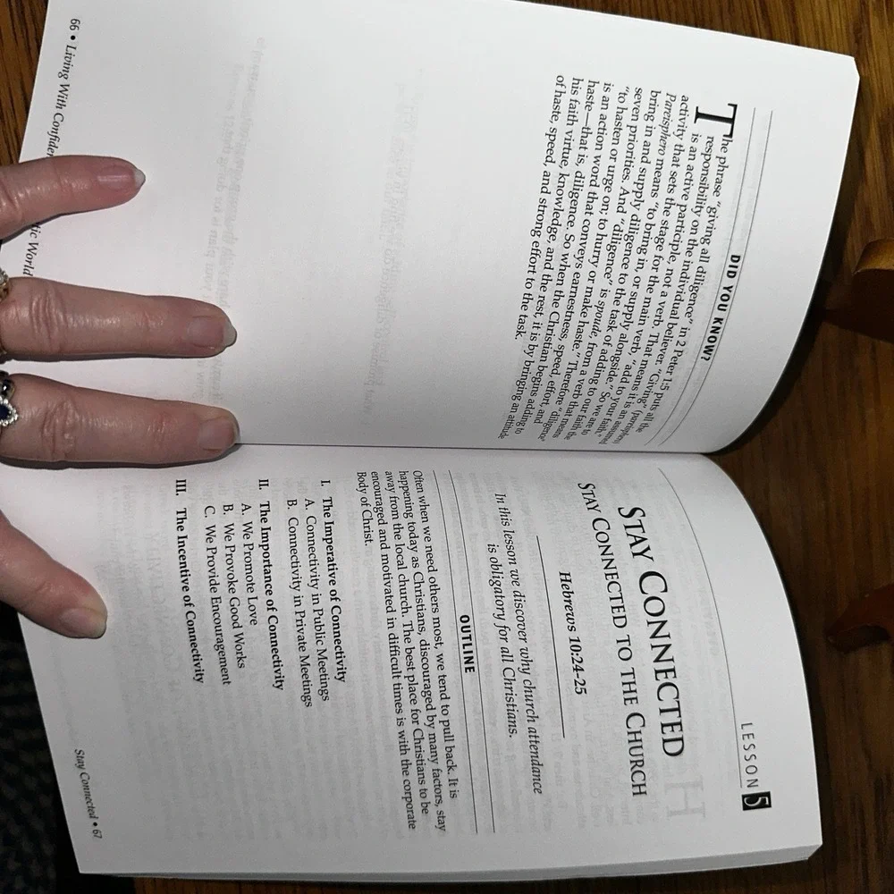 David Jeremiah PB Study Guide - Living with Confidence in a Chaotic World‎